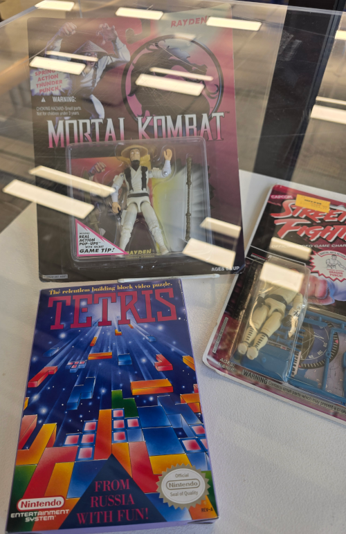 Display with Mortal Kombat and Tetris