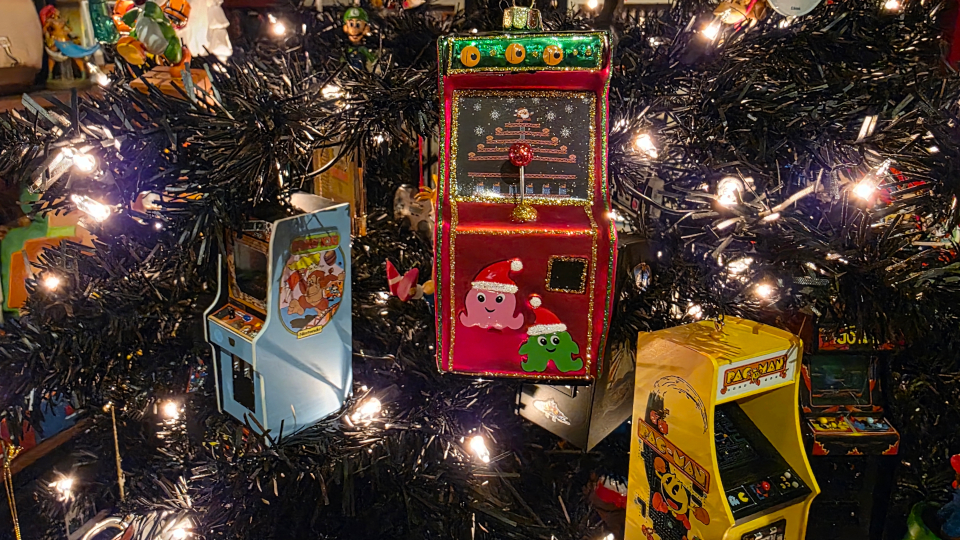 Old fashioned arcade ornament